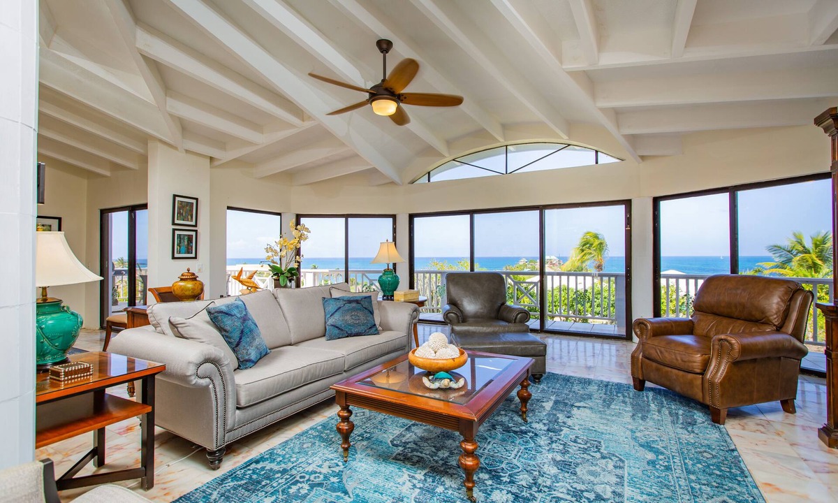 Green Cay House | 180° Sea Views, Luxurious Villa, Walk to secluded beach or beach bar
