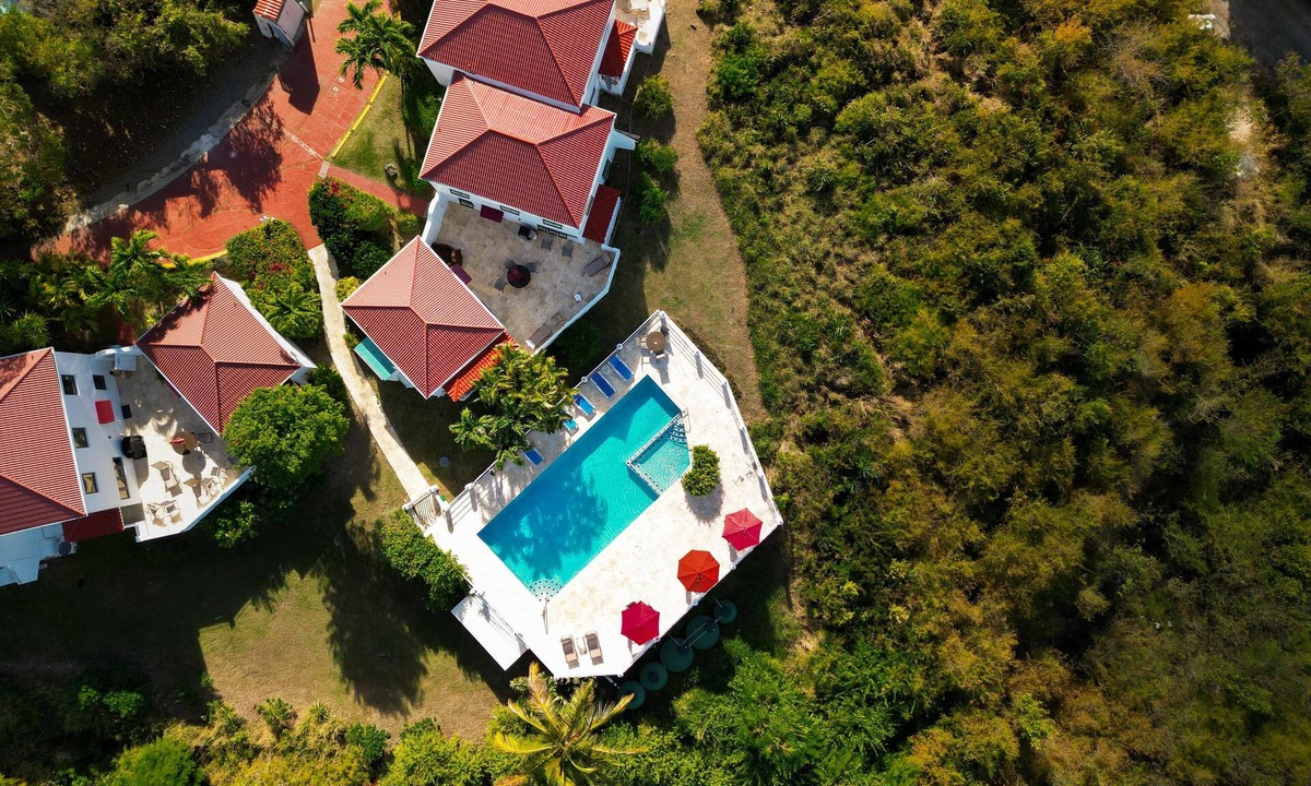 Estate Bethany Villa | 2 bedroom, 2.5 bath with pool access & ocean view