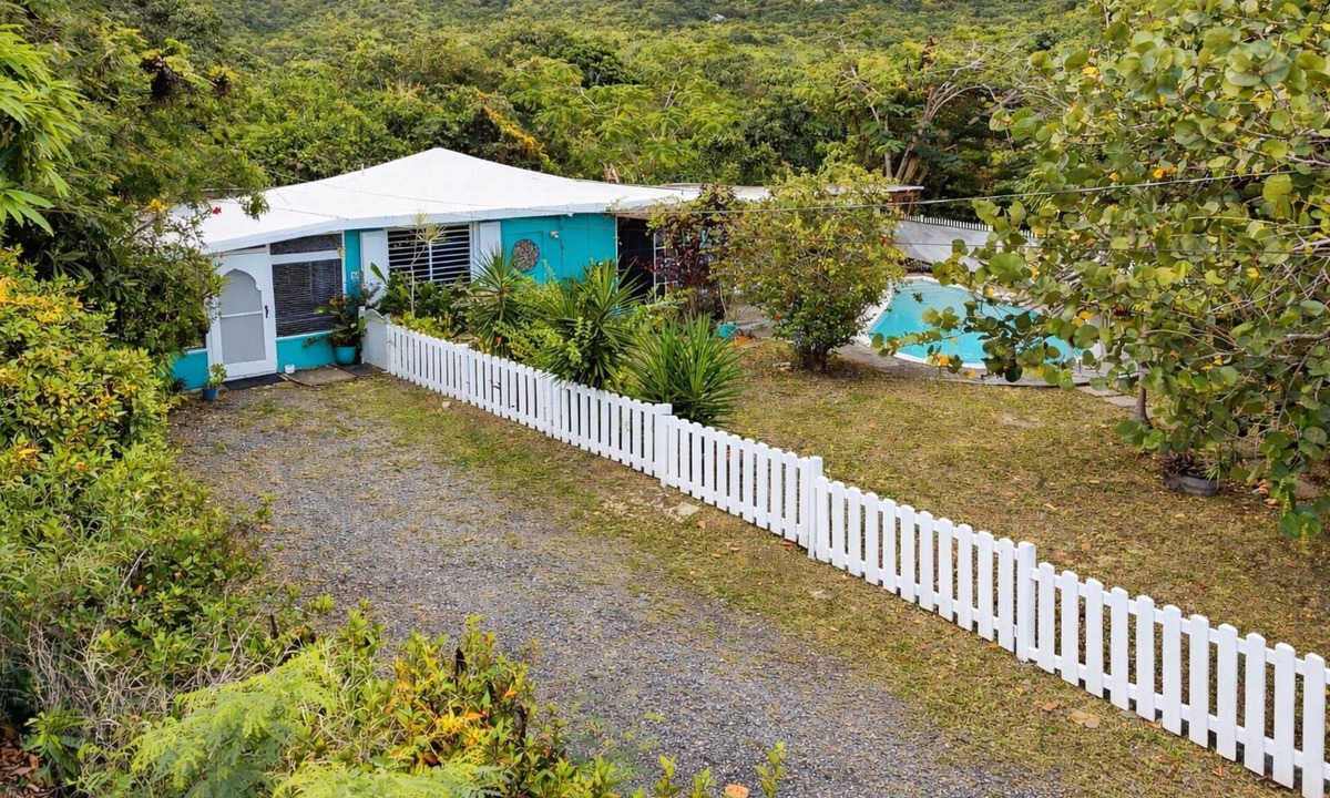 Estate Boetzberg House | 3 Bedroom Bungalow with Pool, just minutes to Christiansted Boardwalk
