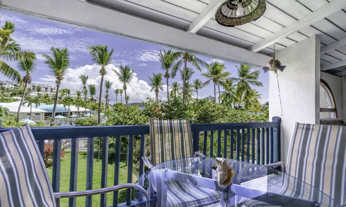 Nazareth Condo | 3BR budget-friendly Condo ON THE BEACH- 3 ensuite baths!