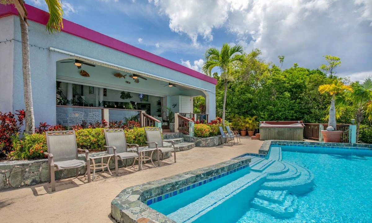 Estate Neltjeberg House | 4BR with pool very close to Neltjeberg Beach