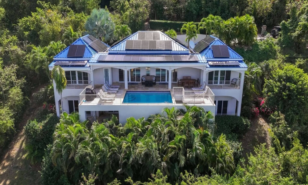 Estate San Soucci Villa | 5 bedroom Pool Villa with backup power and AC throughout