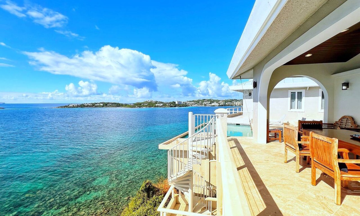 Nazareth House | 7 Suites | Red Hook + STJ Ferry | Oceanfront