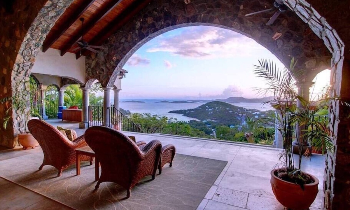 Estate San Soucci Villa | Arc du Soleil | Sunset Views | Pool | Backup power