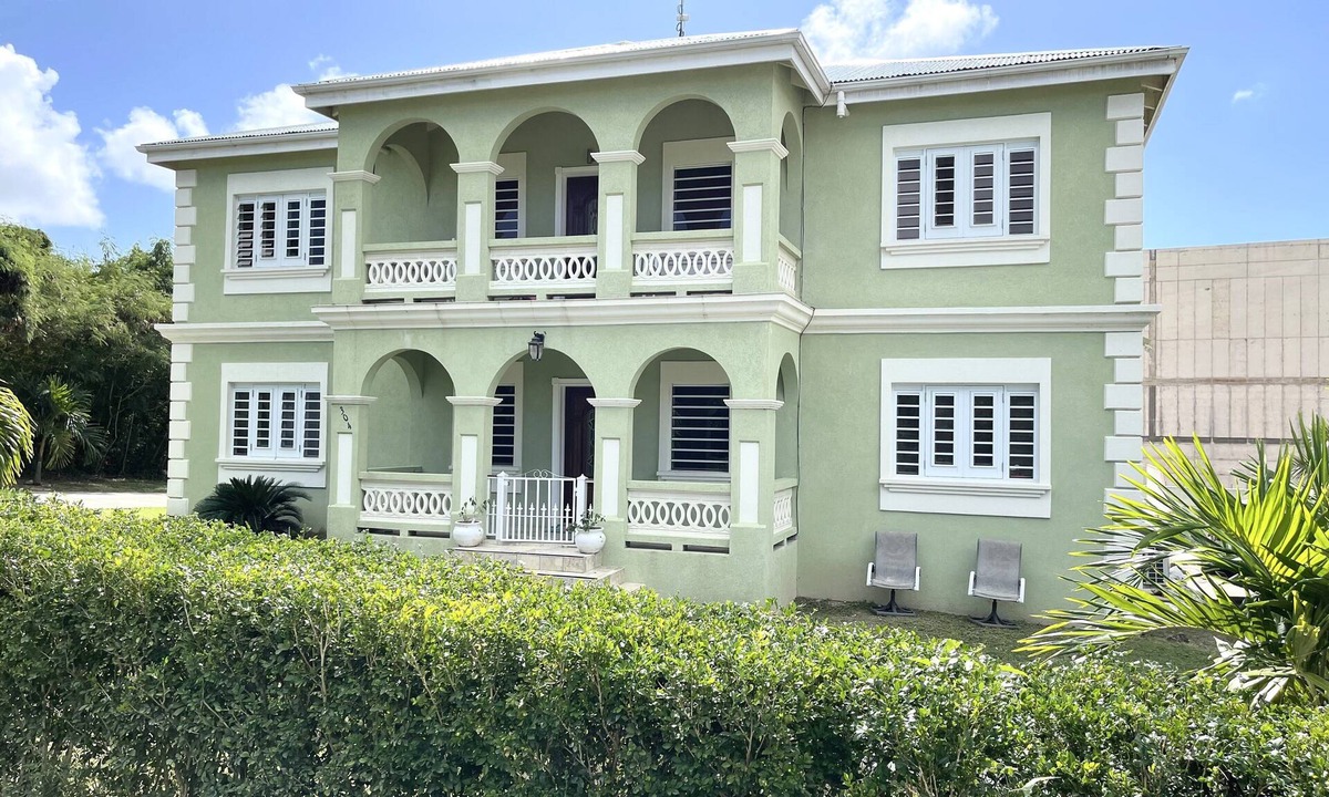Estate Work and Rest Apartment | Barrenspot Tropical Villa
