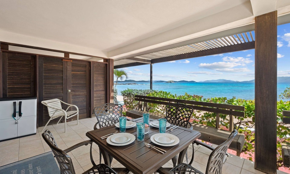 Red Hook Condo | Beachfront Breezy Views at Sapphire Beach Resort
