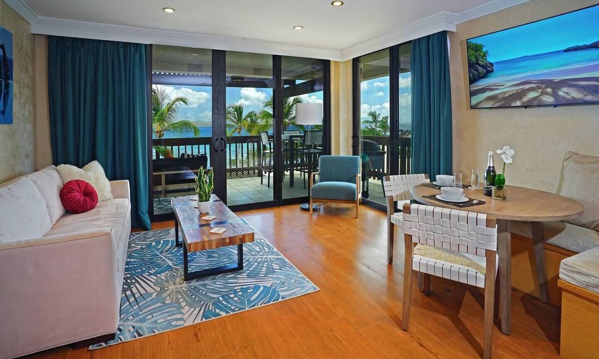 Red Hook Condo | Beachfront, Corner Unit Sapphire, Restaurants, Pool
