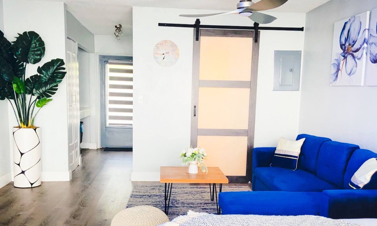 Orange Grove Apartment | Beautiful Posh Condo Newly Renovated with King Bed