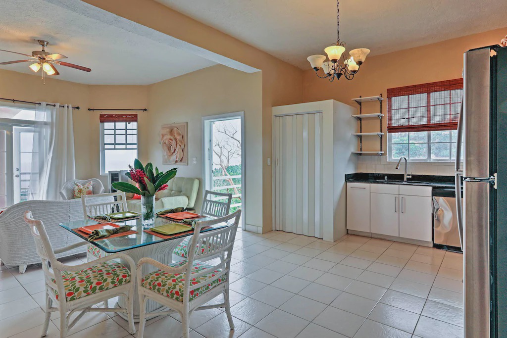 Caret Bay Apartment | Beautiful Private 2 Bedroom Apartment