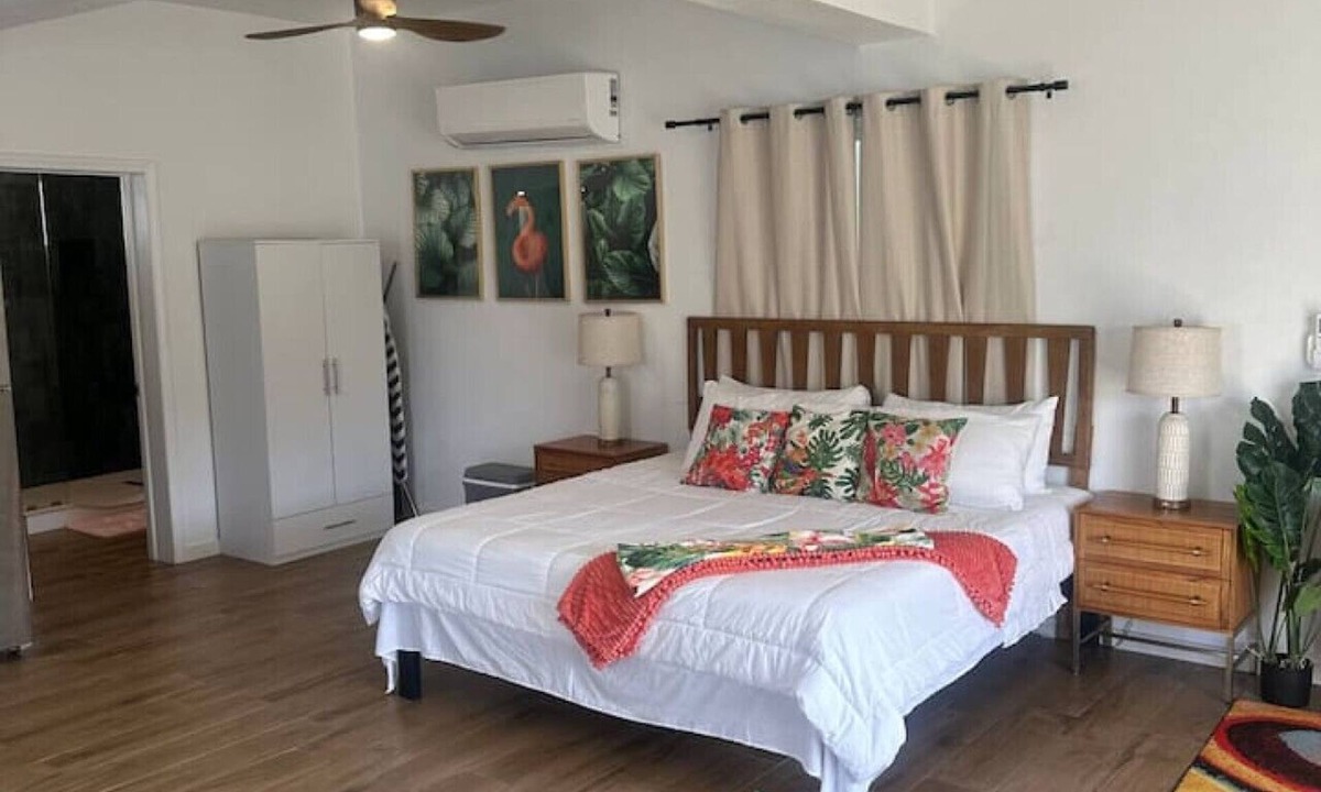Estate Tabor and Harmony House | Beautiful & Spacious Guest House w/Gym