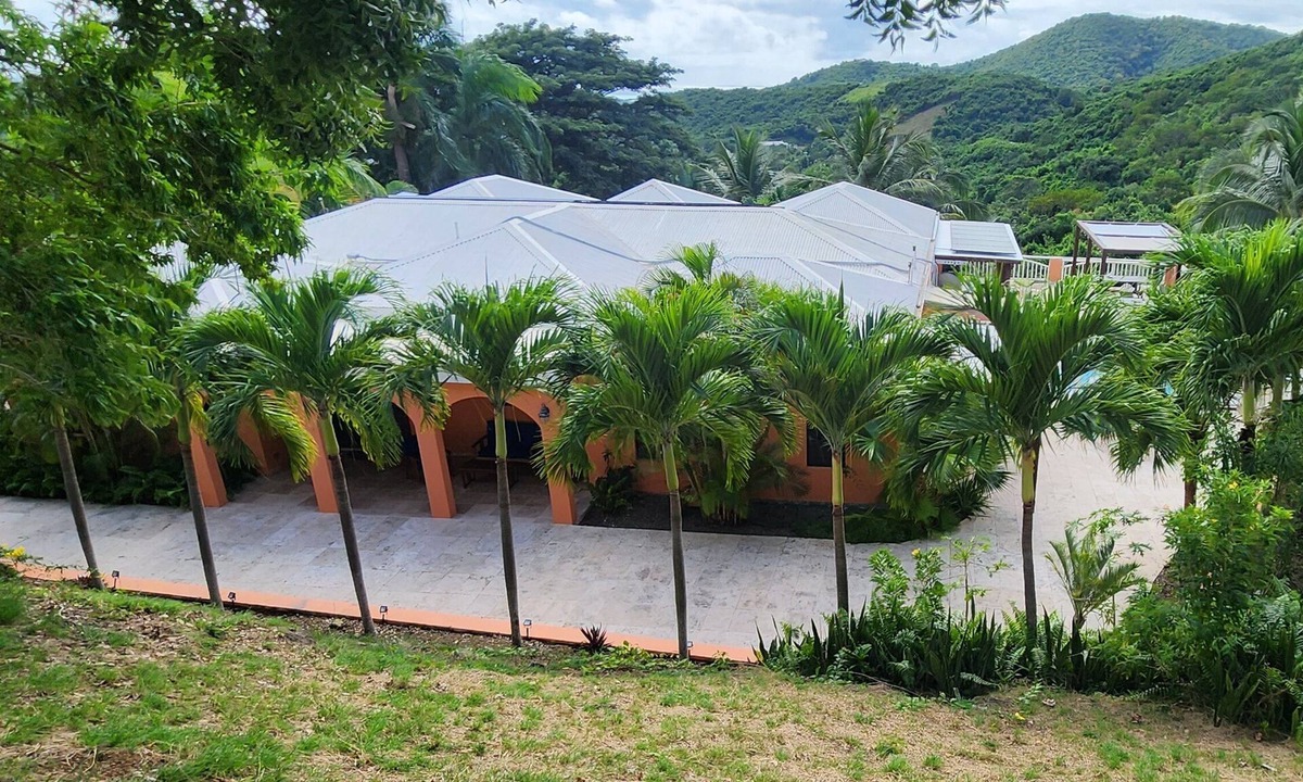 Estate River Villa | Beautiful Tropical Island Villa for big families and groups