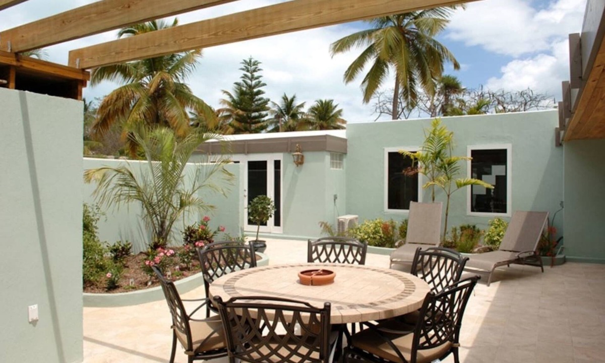 Frydendal Villa | Beautifully renovated 3 BR/4 BA condo footsteps from the beach