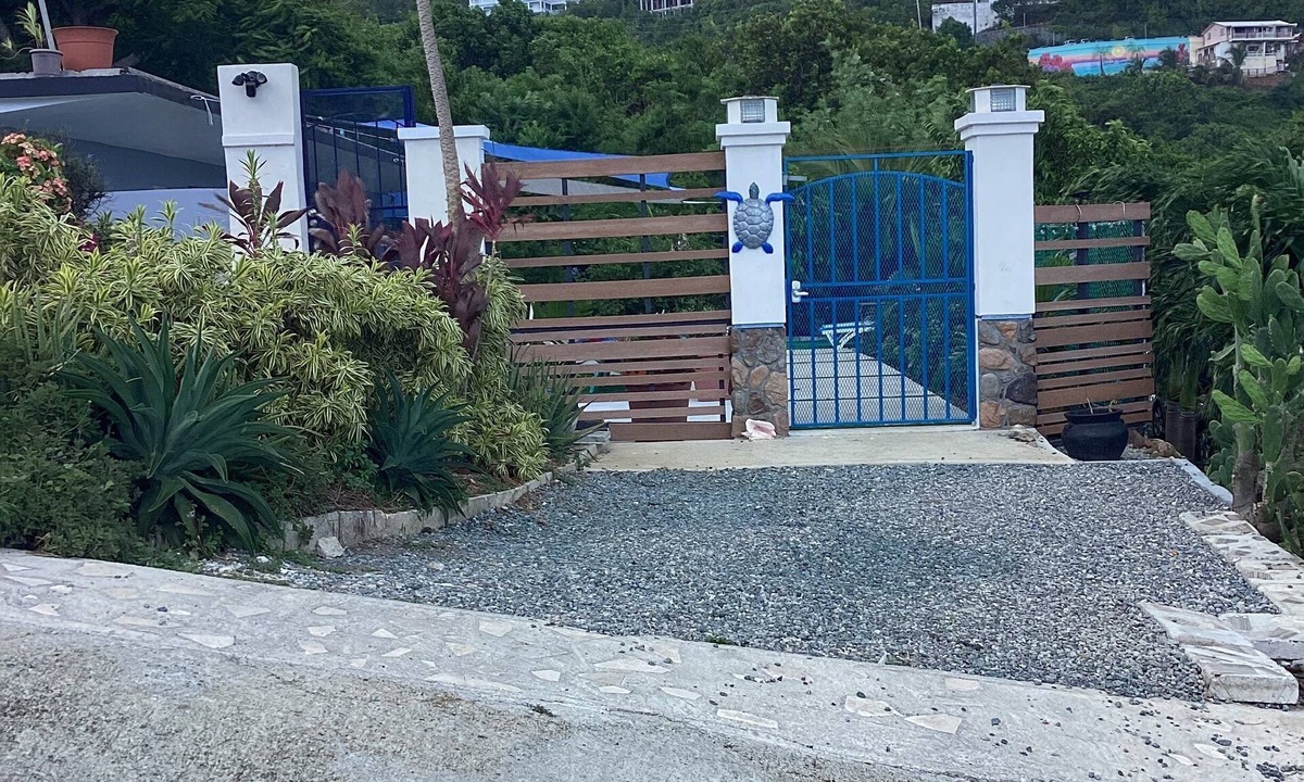 Estate Contant Apartment | BELLA TORTUGA - A Garden studio in charming St. Thomas with AC,Wi-Fi,Courtyard