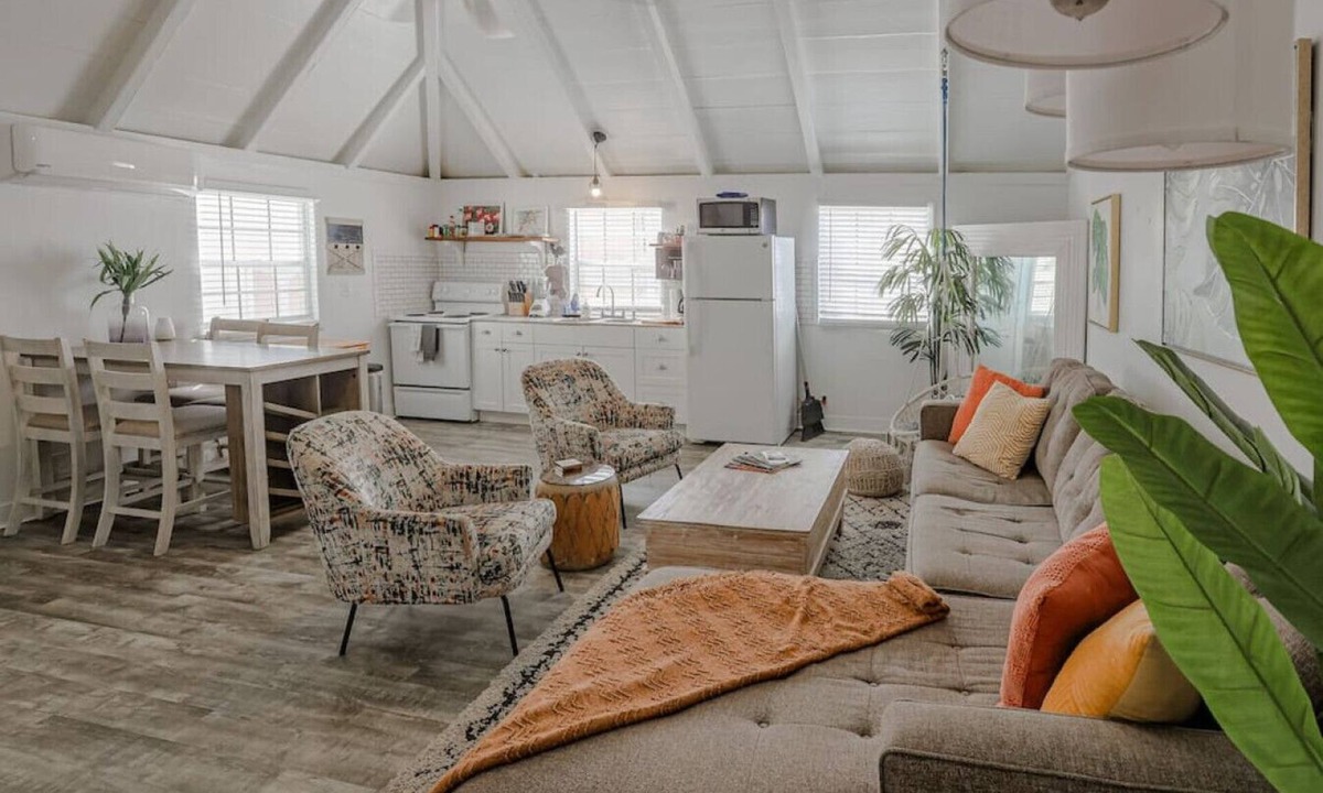 Estate East Street Apartment | Blackbeard's Rendezvous - Downtown Danish Villa