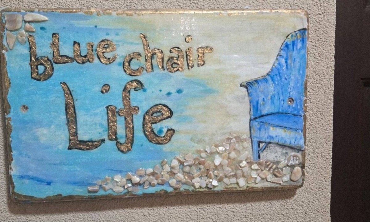 Estate Enighed Condo | Blue Chair Life 1-101
