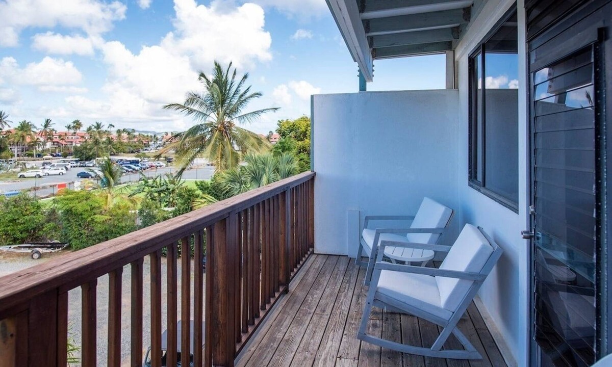 Red Hook Apartment | Blue Horizon, One - Walk to beach & Restaurants.