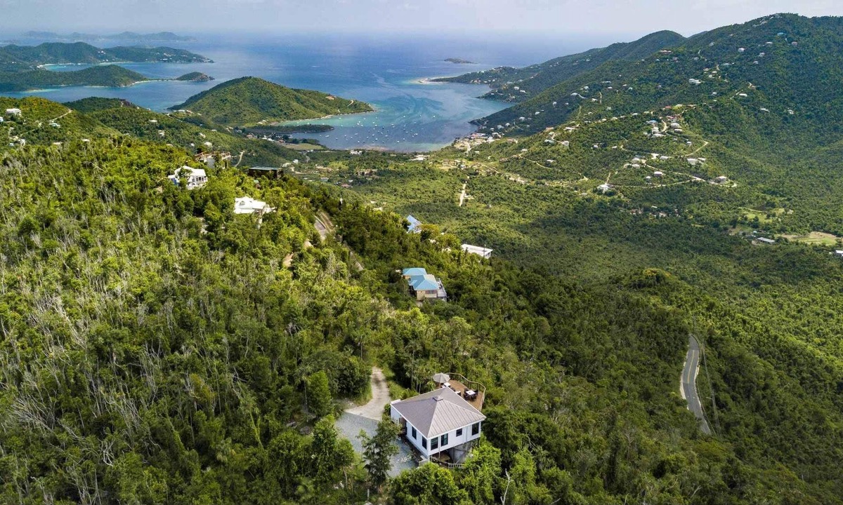 Upper Carolina House | Bright and Modern Villa with Stunning Views of North Shore and Coral Bay