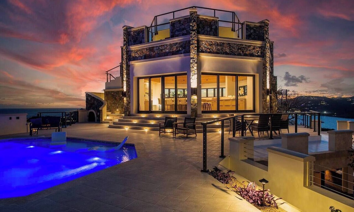 Nazareth Villa | Castle at Cabrita: STUNNING Rooftop Views - FULLY RENOVATED