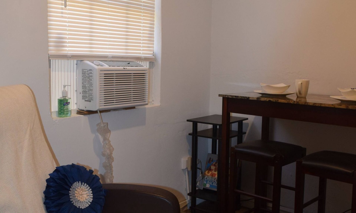 Estate Queens Quarter Apartment | Centrally Located Cozy Studio Retreat - WIFI & A/C
