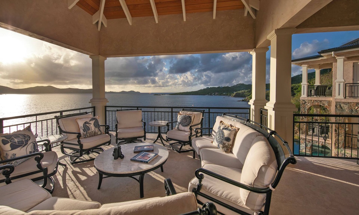 Estate Ben Runnels Gut Villa | Coral Point Villa ~ Luxury 5-bedroom villa in Coral Bay with Solar