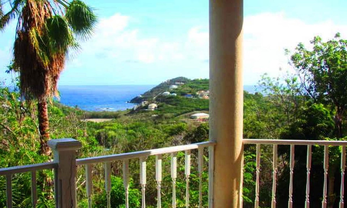 Estate Chocolate Hole and Great Cruz Bay Condo | Couples Retreat, King Bed, Wi-Fi, Cable TV, A/C, Close to Cruz Bay