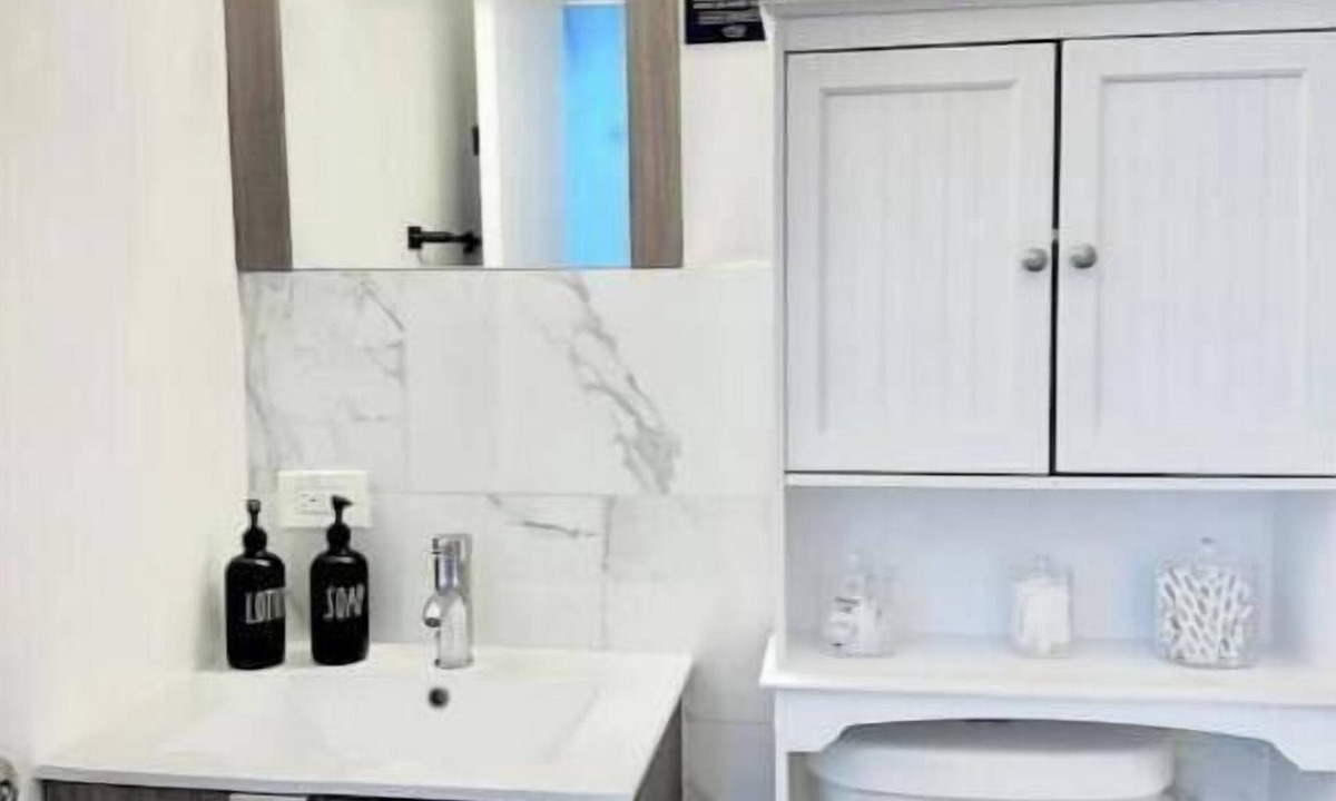 Frederiksted Southeast Apartment | Cozy 6- Bedroom in the heart of Frederiksted
