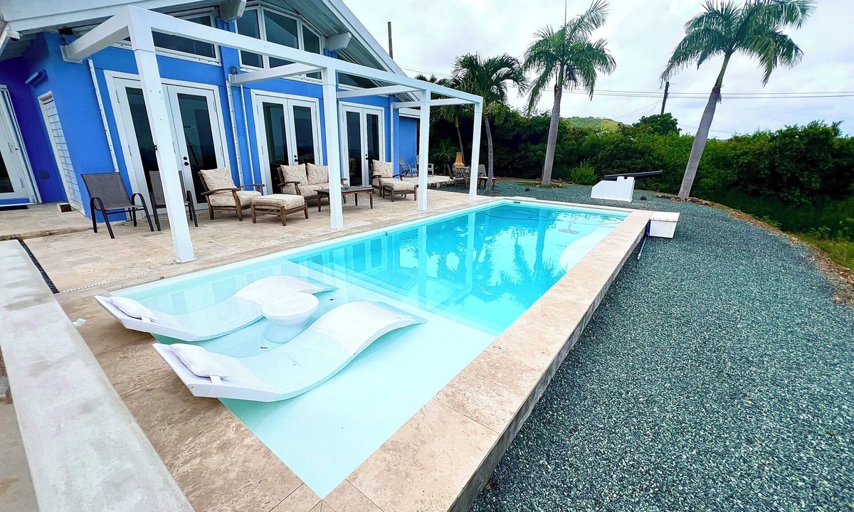 Cotton Valley House | Cruzan Time, New Pool, Buck Island view, Starlink, solar, 3 minutes to beach