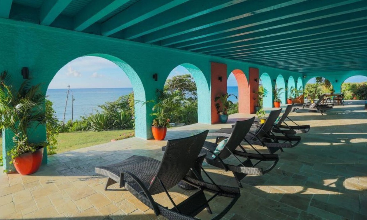 Estate Granard House | Dahlia Suite at Hummingbird Beach Hideaway