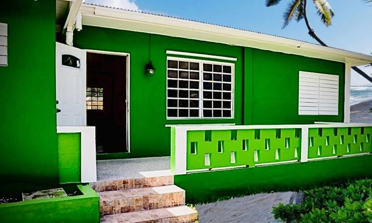 Sion Farm Apartment | D’Emerald of the Sea - Unit 5, Mid-Island 2-Bed Modern Apartment near the Beach