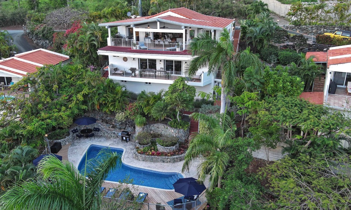 Estate Enighed Villa | Entire Mandavilla (Both)