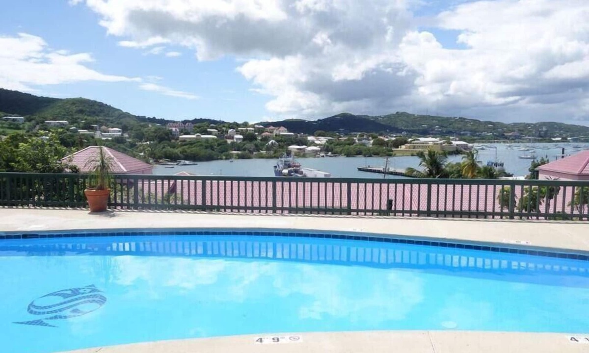 Estate Altona Condo | Experience breathtaking ocean views and the unbeatable charm!