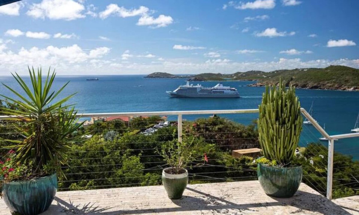 Estate Bakkero Villa | Frenchman's View Villa 3 BD/3.5 BA w/Pool