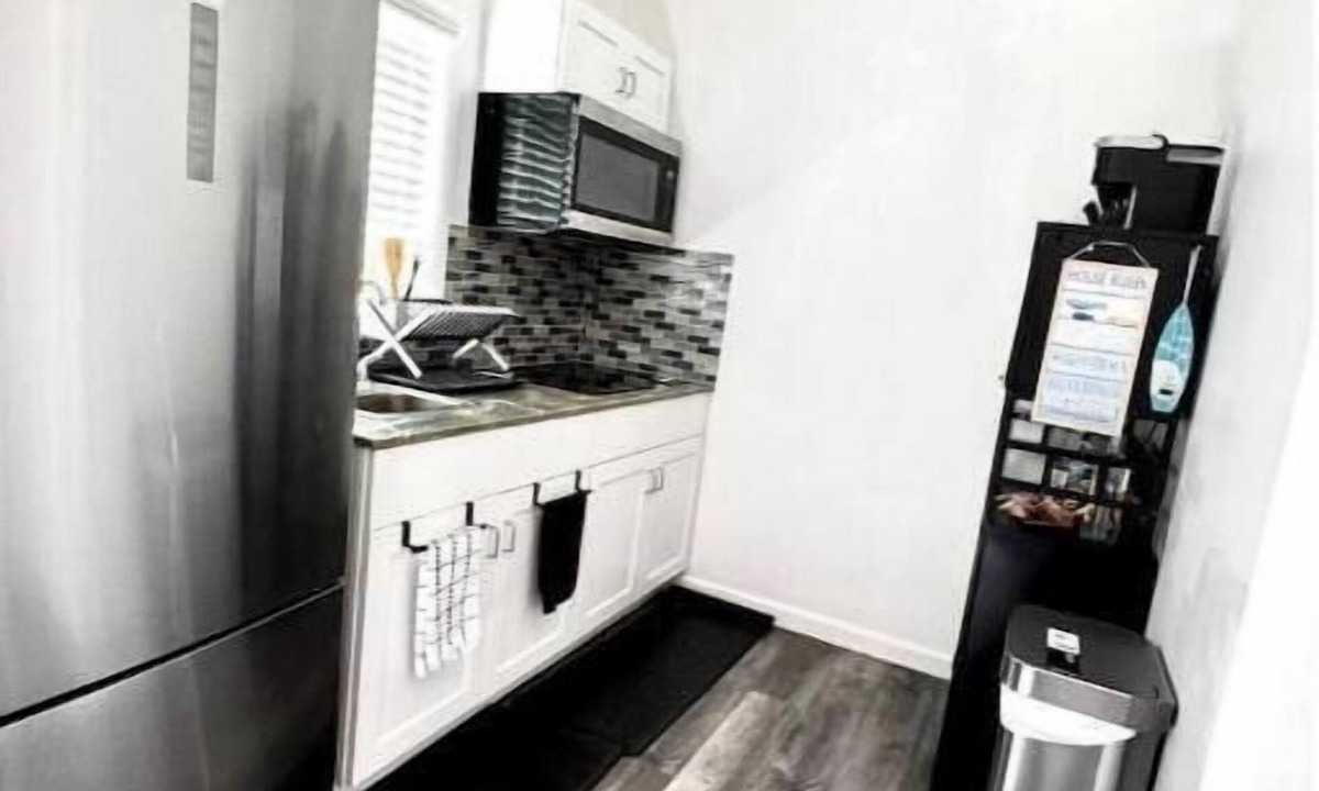 Frederiksted Southeast Apartment | “Guavaberry”studio near beaches! SweetTart on King