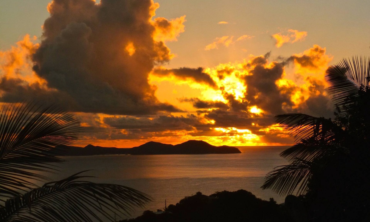 Estate Calabash Boom Cottage | Here Comes the Sun! Island Life With the Comforts of Home