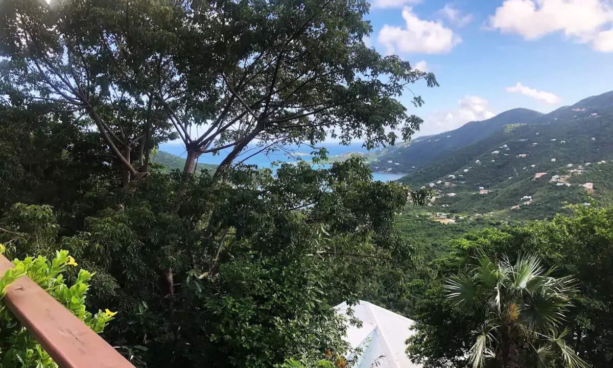 Ajax Peak Apartment | Island Escape for Two, Class and Comfort