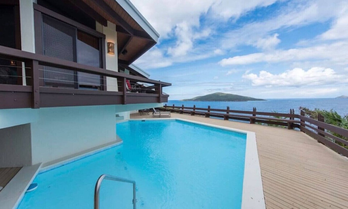 Estate Peterborg Villa | Lovenlund Bay Villa - Designer's Dream!
