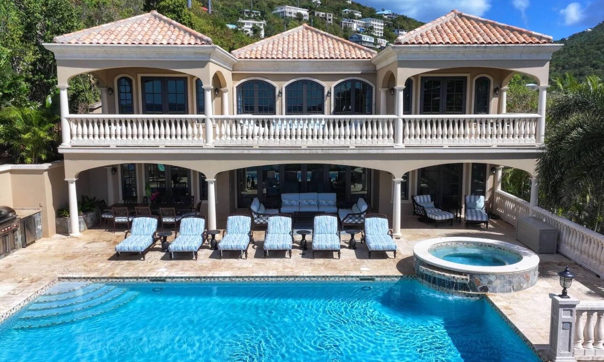 Contant Farms Villa | Luxury 5 Bedroom Waterfront Property