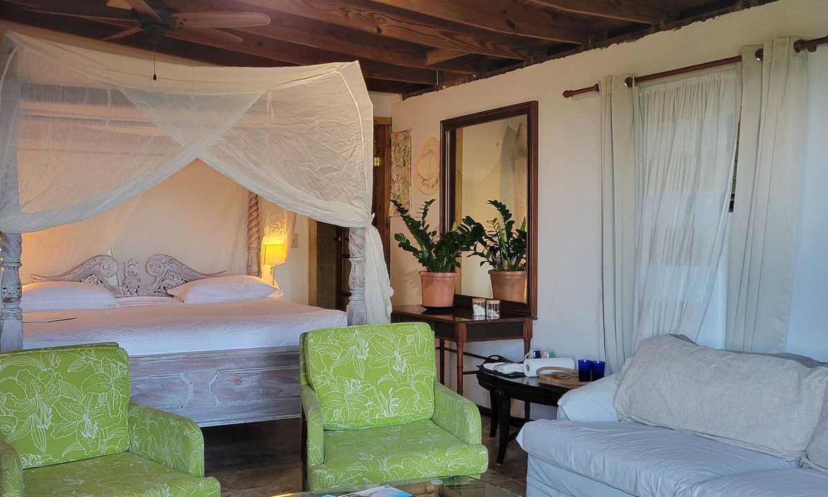 Rosendal Apartment | Magens Bay 3 minutes drive to Rustic Cabin n