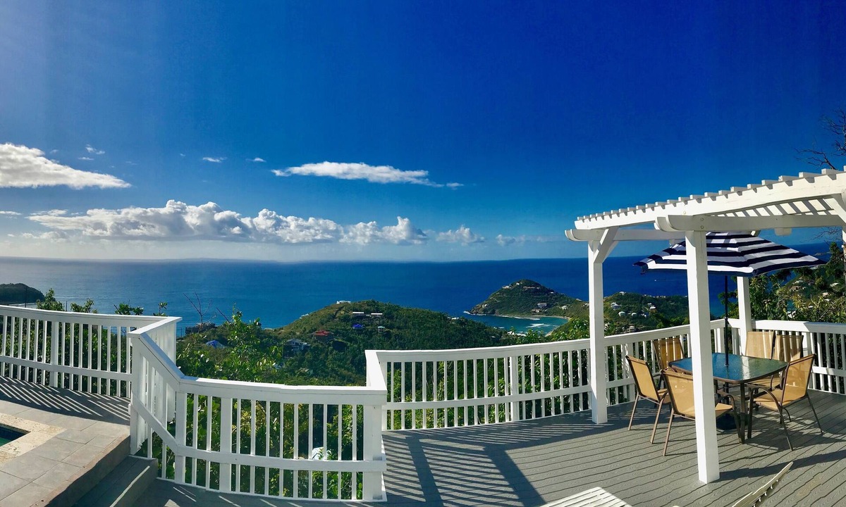 Monte Villa | Mar de Amores, amazing views, private pool, full generator, close to town, AC