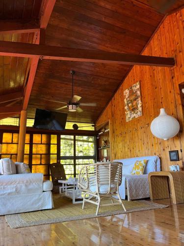 Estate Contant Apartment | Mid-Century: Caribbean Style