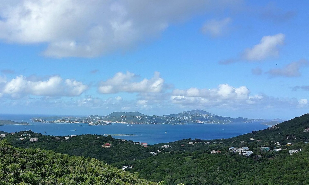 Estate Bellevue Villa | Midnight Sun - 2 bd/1 bth Villa Suite - Spectacular Island & Water Views -Solar