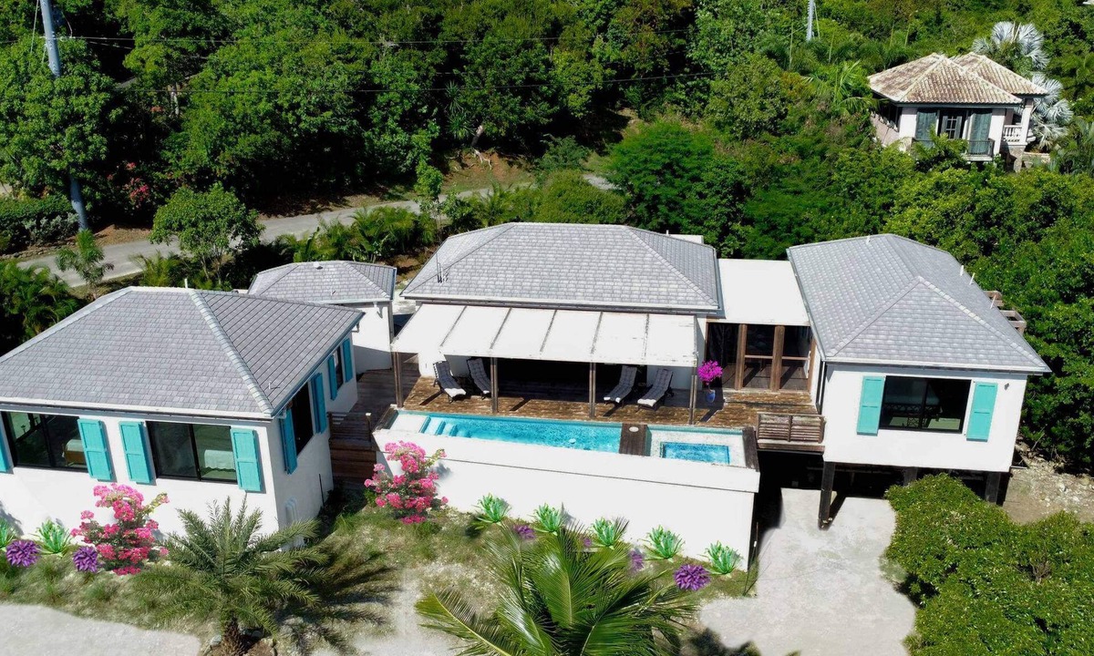 Fish Bay House | Monarch Cottage Waterfront Fish Bay, Pebble shoreline, A/C, Generator