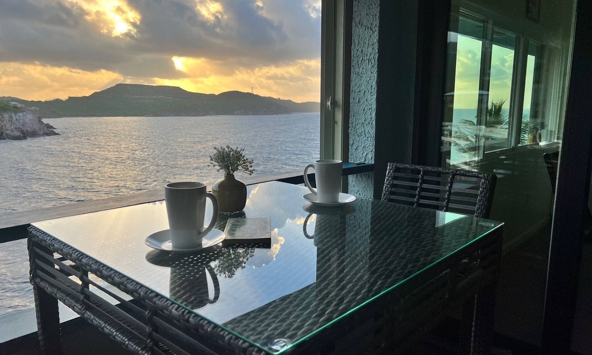 Estate Demarara Condo | Newly Renovated Oceanfront Condo!