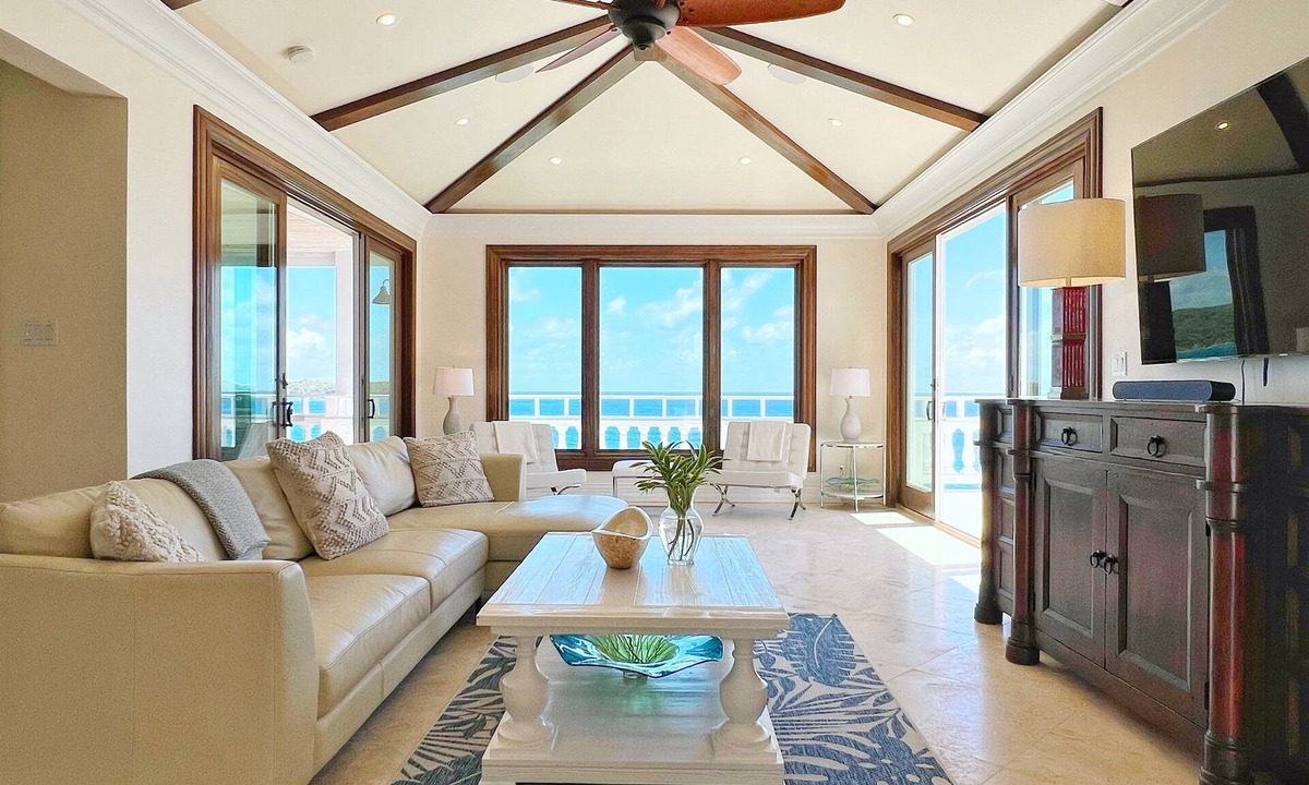 Nazareth House | Oceanfront + POOL | STJ Ferry + Dining | Red Hook