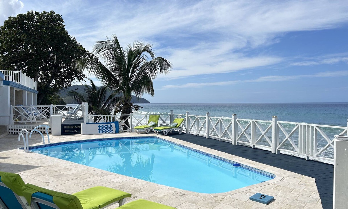 North Star House | Oceanfront Villa For Groups-Dive & Snorkel-3 En-suite King/Queen Bedrooms.
