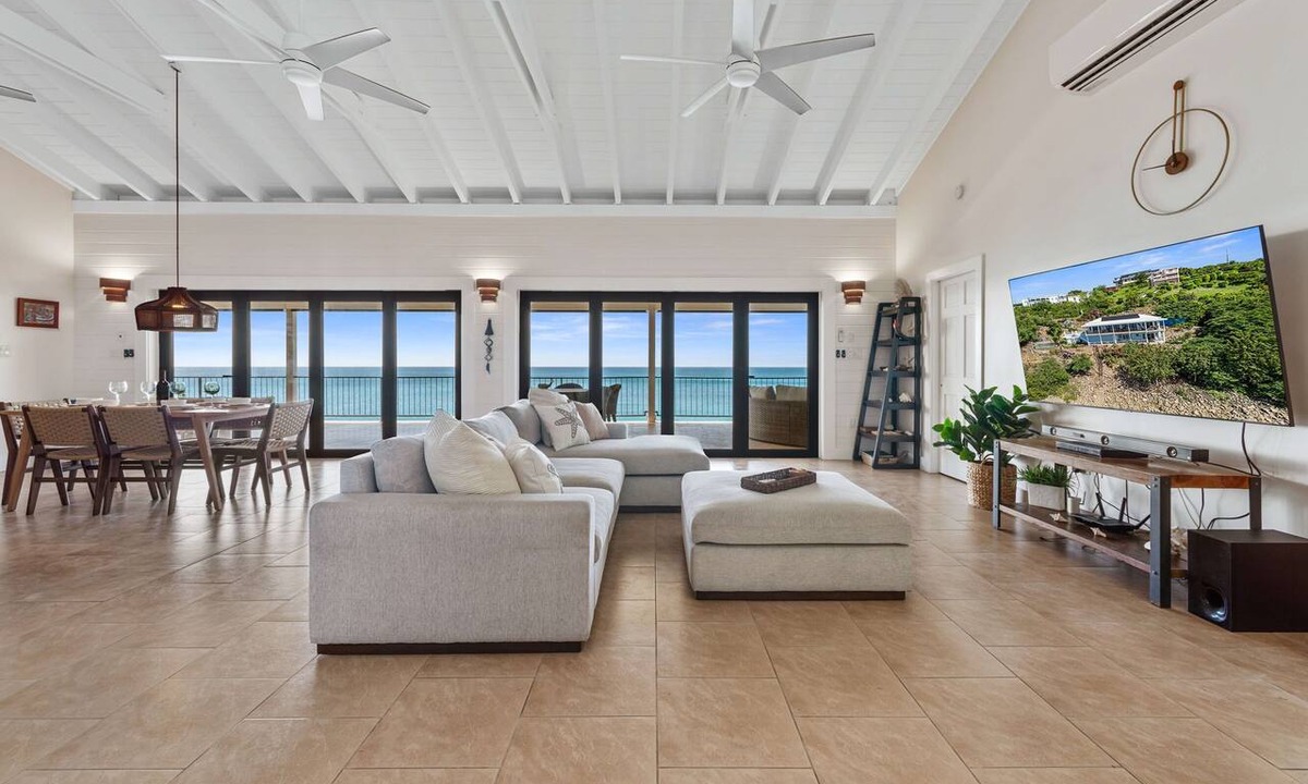 Estate Frenchman Bay Villa | Oceanfront Villa-walk to resort-Generator & Solar