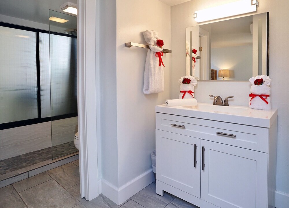 Estate Lovenlund Condo | Paradise Palms Studio w/ Ocean Views & Pool