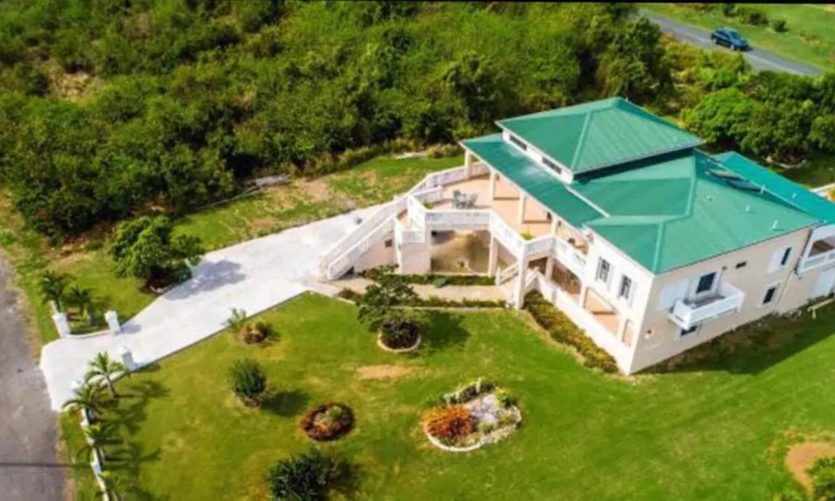 Estate Hermon Hill House | Perfect Family Island Escape w/ 3 BR 3 BTH