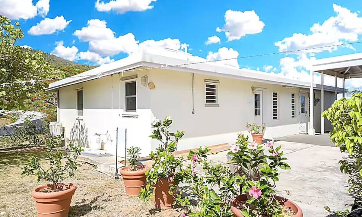 Estate Bakkero Cottage | Private studio, centrally located - 5min to beach!