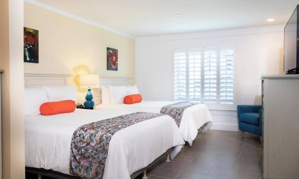Estate East Street Hotel | Relax in City View While Enjoying Easy Access to Island Adventures Nearby